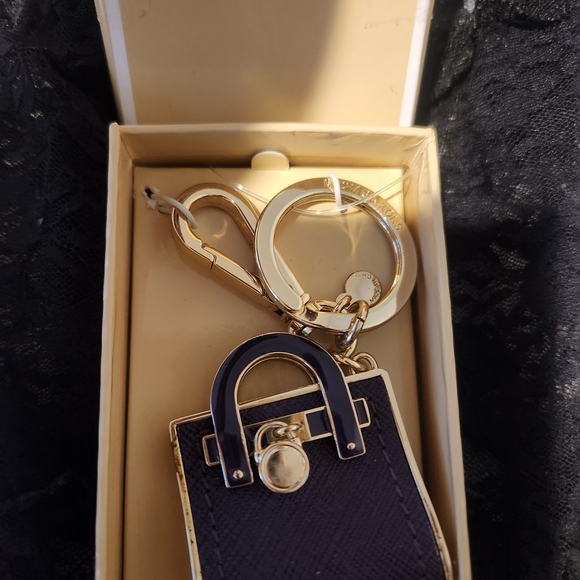 Michael Kors Elegant Black and Gold Key Holder - Picture 2 of 2